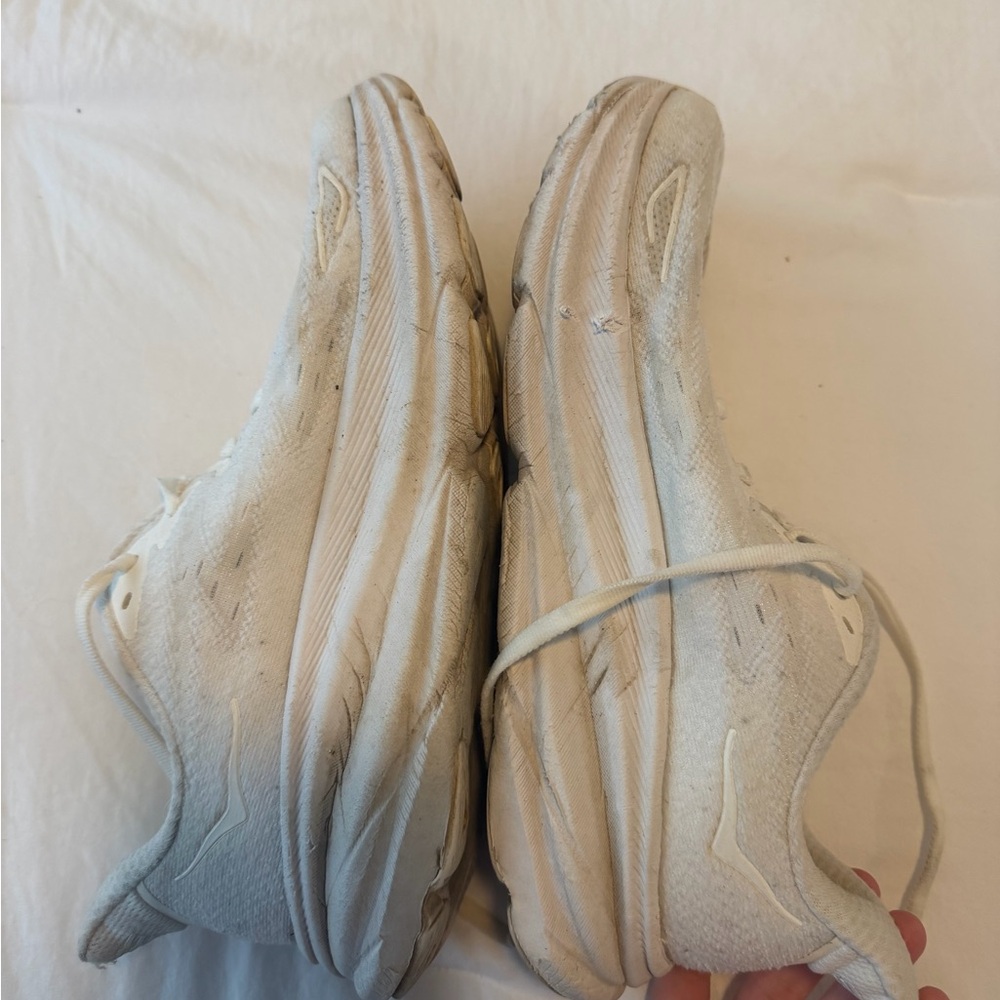 Hoka Women's White Clifton 9 Shoes - Picture 8 of 10
